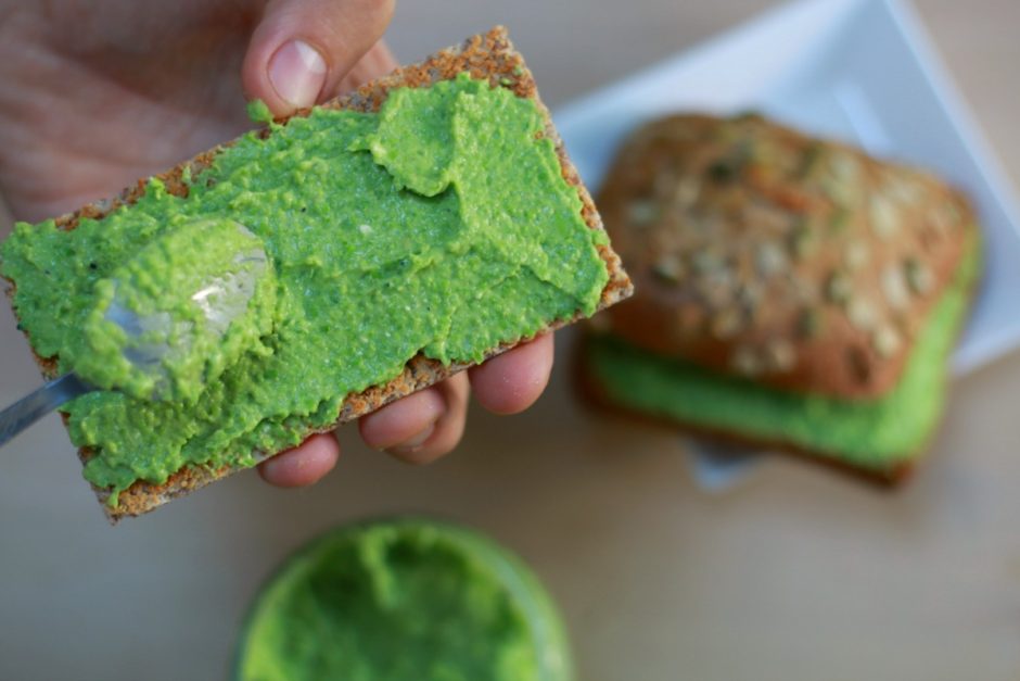 Avocado spread met doperwten en feta