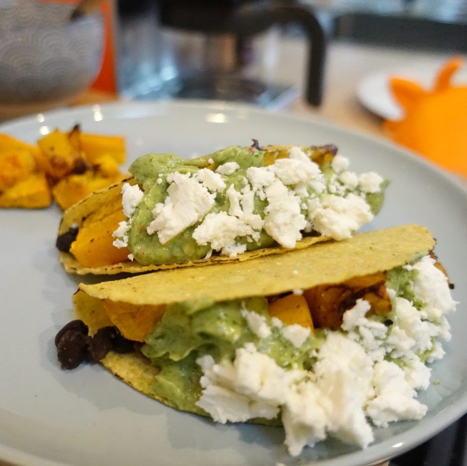 Gevulde taco’s met pompoen, zwarte bonen en feta